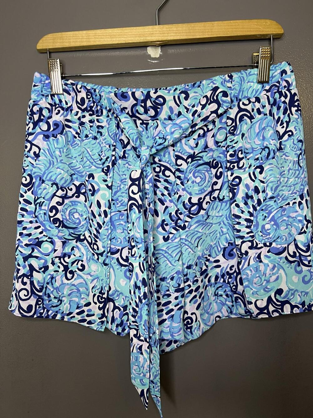 Lilly Pulitzer Wrap Shorts Womens 4 Blue Floral Chiffon Tie Front Lined Summer